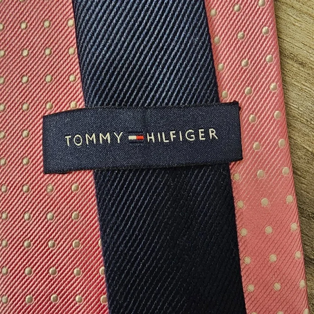Tommy Hilfiger Men's Classic Polka Dot Pattern Pink Silk Suit Necktie